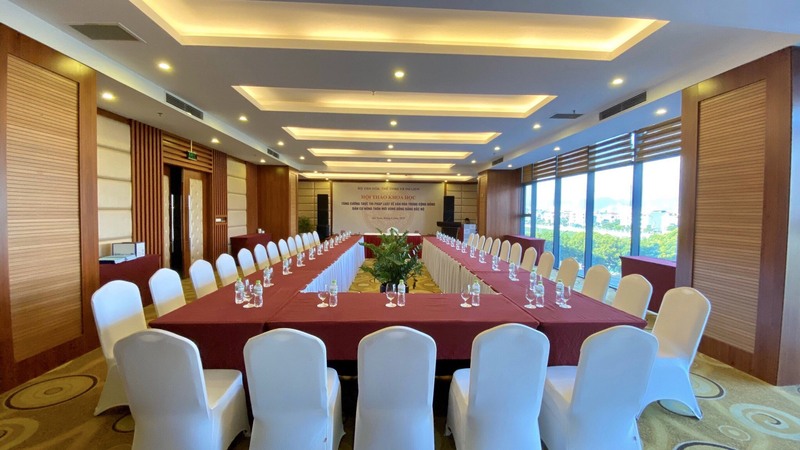 Thi Son meeting room