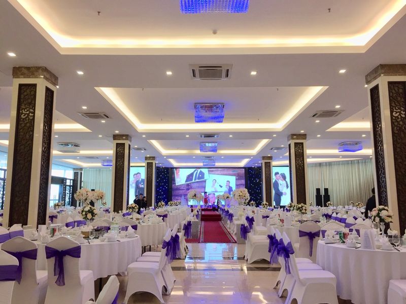 TIỆC CƯỚI