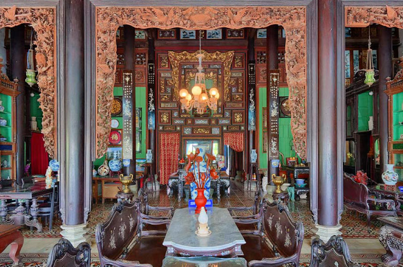 ben-trong-nha-co-binh-thuy