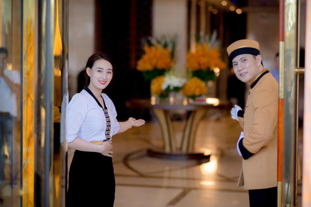 doi-ngu-nhan-vien-muong-thanh-luxury-da-nang