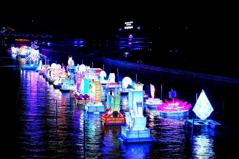 ngam-canh-ben-ninh-kieu-ve-dem