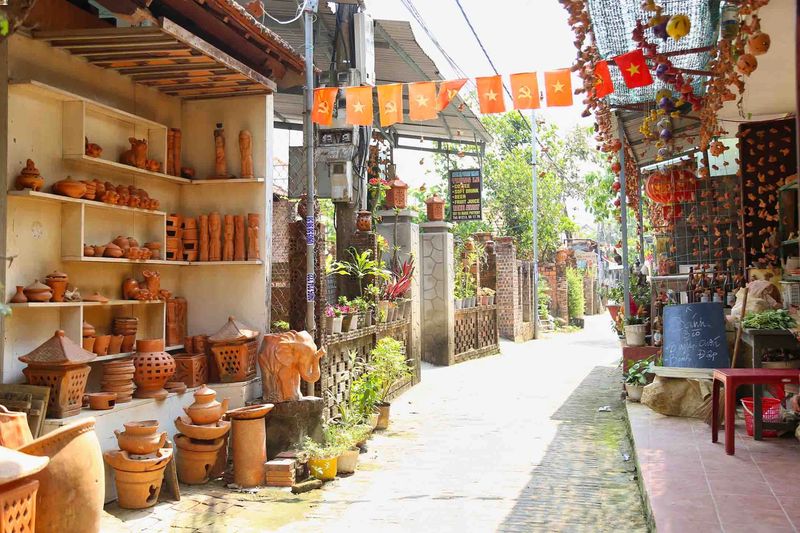 lang-gom-thanh-ha-hoi-an